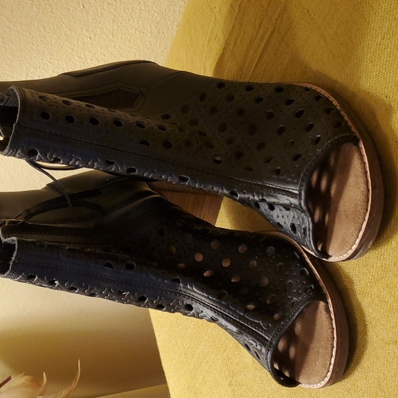9.5 Toms Majorca Black Ankle Booties style #301214 - Picture 2 of 10